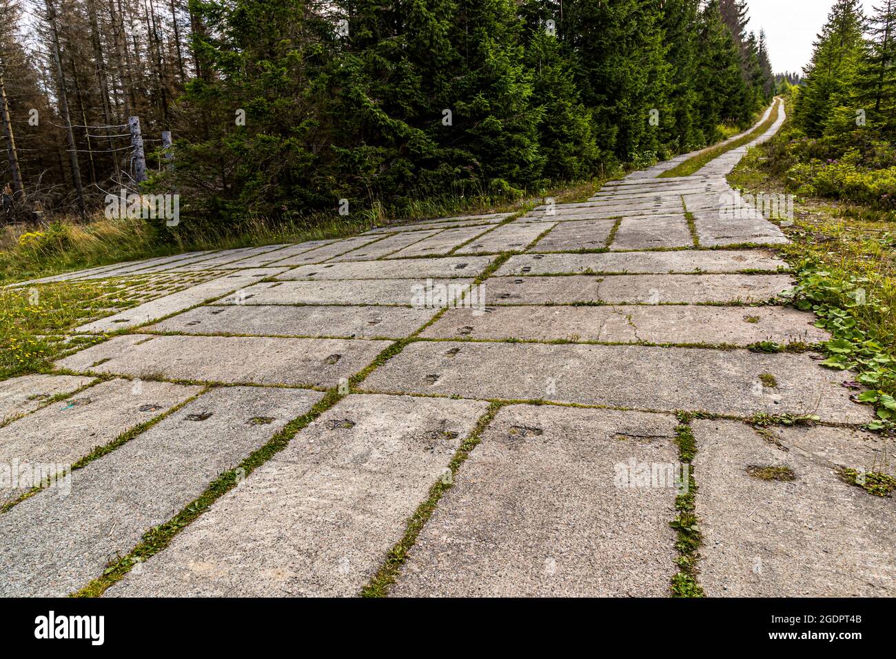 Iron curtain hi-res stock photography and images - Page 3 - Alamy