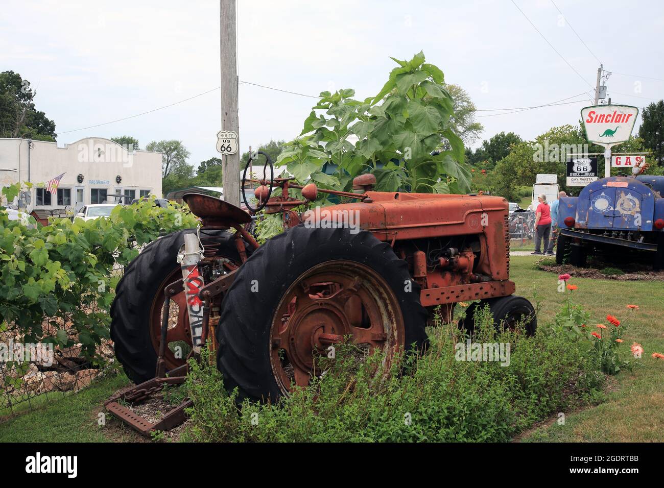 Classic car show at a restored Sinclair station on Old Route 66, Ash