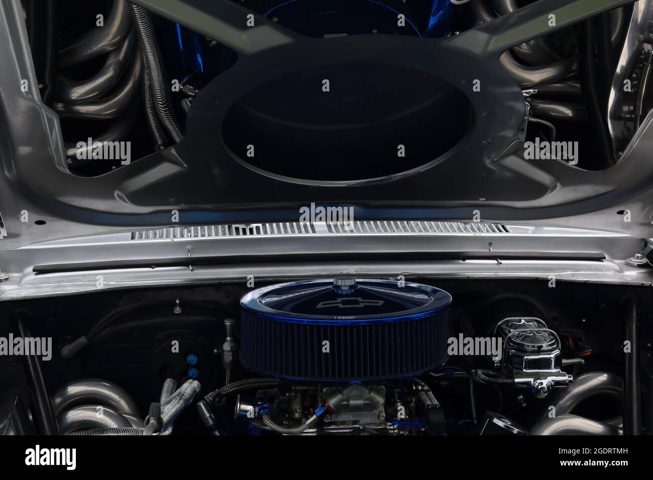 Classic car show at a restored Sinclair station on Old Route 66, Ash