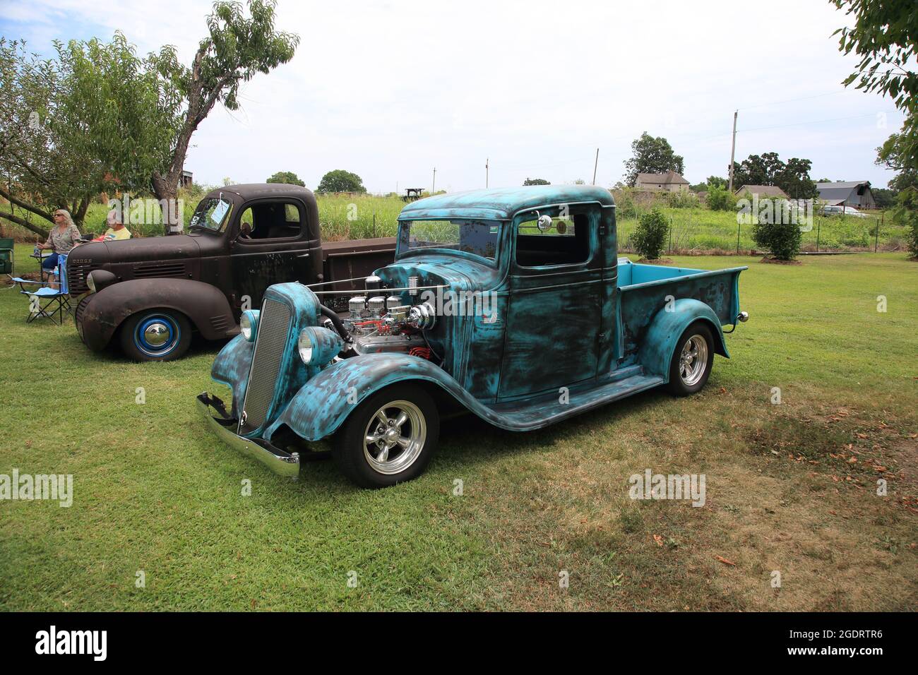 Classic car show at a restored Sinclair station on Old Route 66, Ash