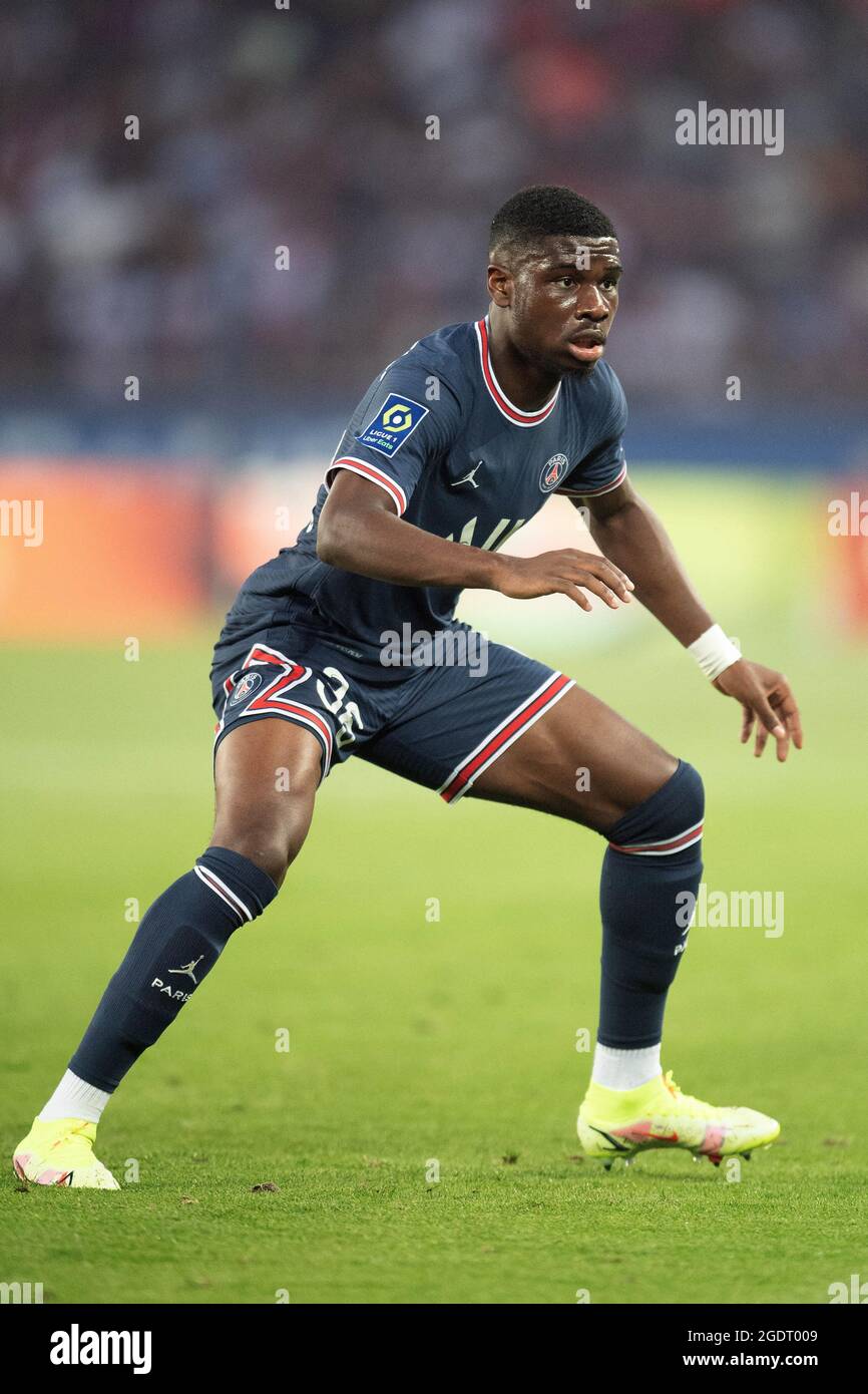 paris st germain shorts junior