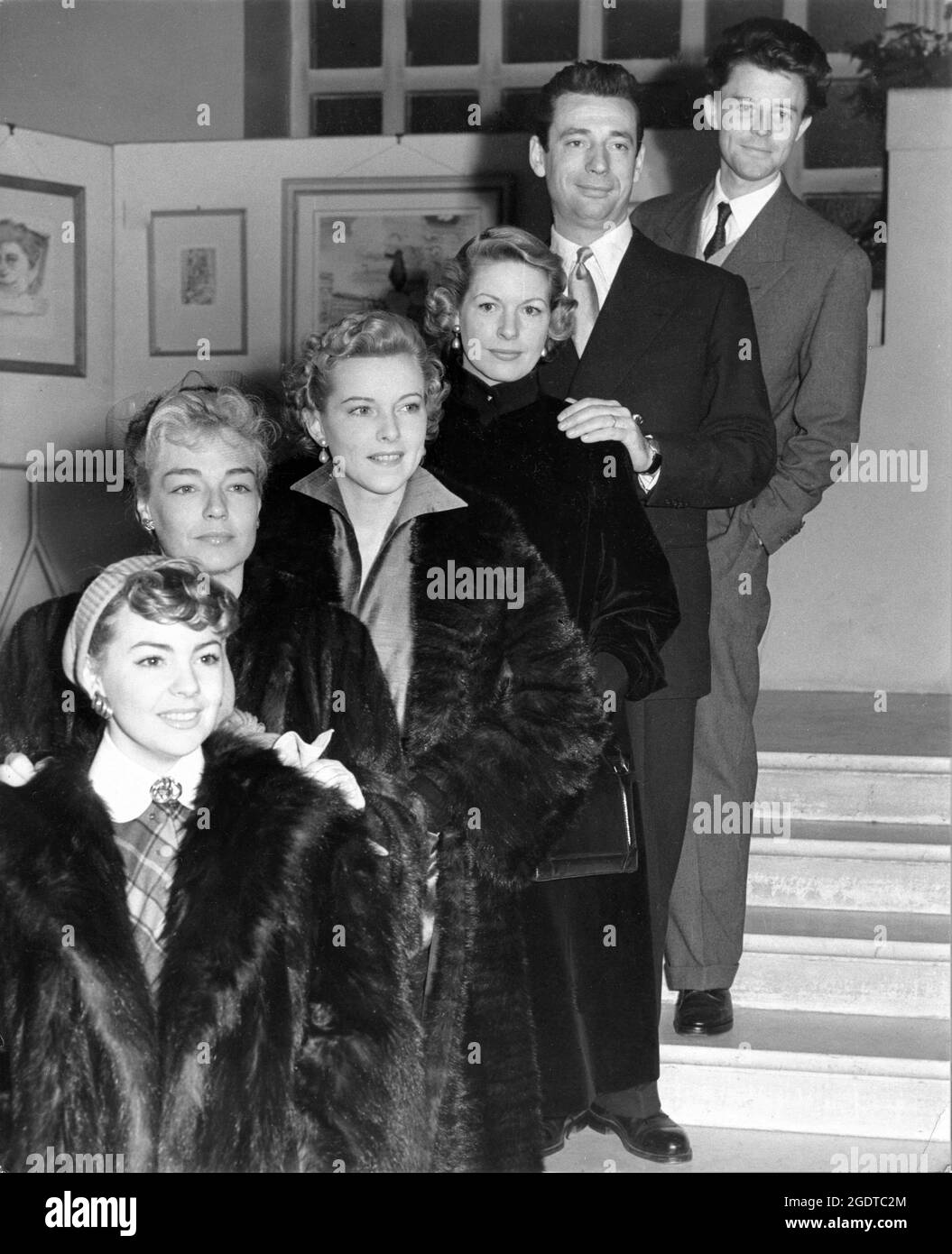 GERARD PHILIPE YVES MONTAND MADELEINE ROBINSON DANIELLE GODET SIMONE SIGNORET and MAGALI VENDEUIL pose together at a Reception at the French Institute South Kensington for a French Film Festival in London in February 1953 Stock Photo
