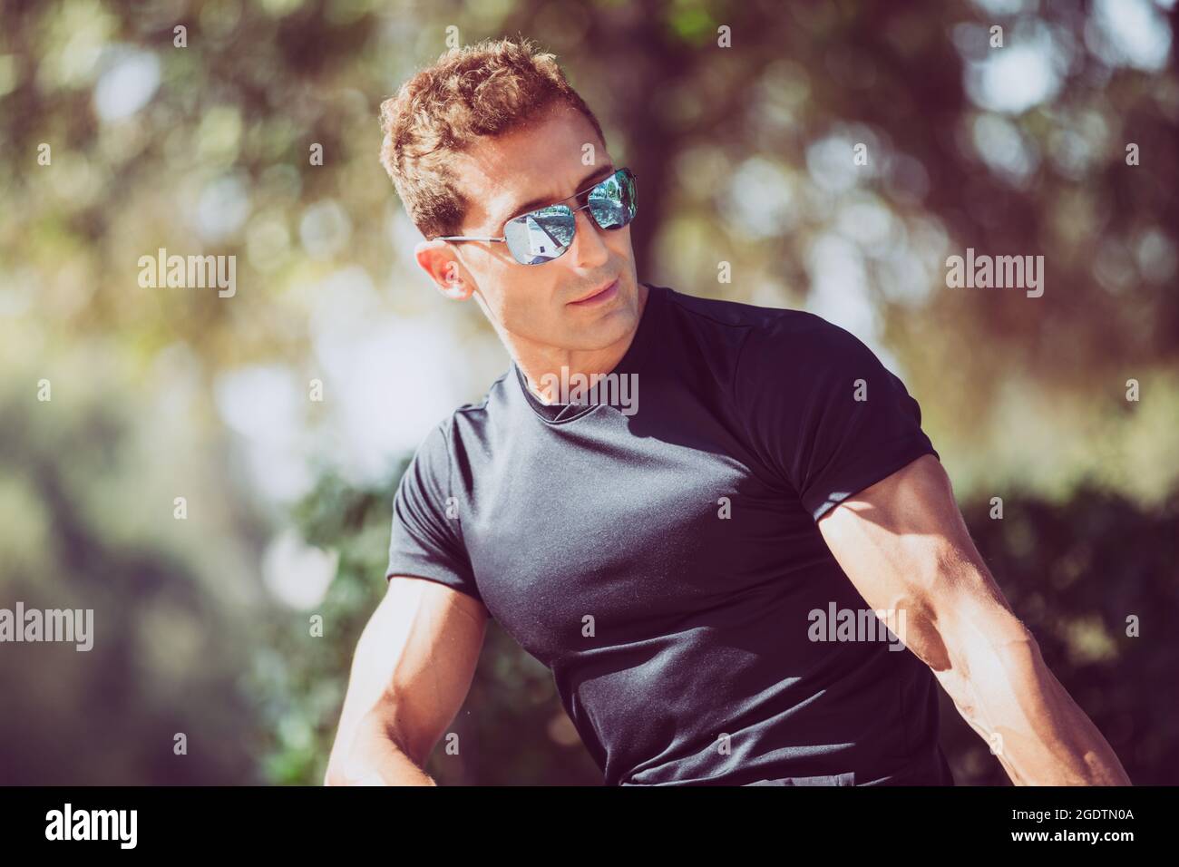 Man black shirt and sunglasses hi-res stock photography and images - Alamy