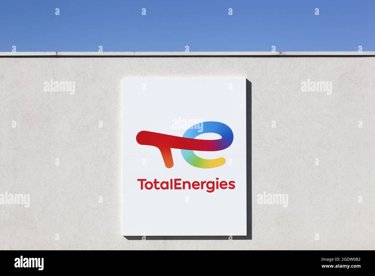 Totalenergies logo hires stock photography and images Alamy