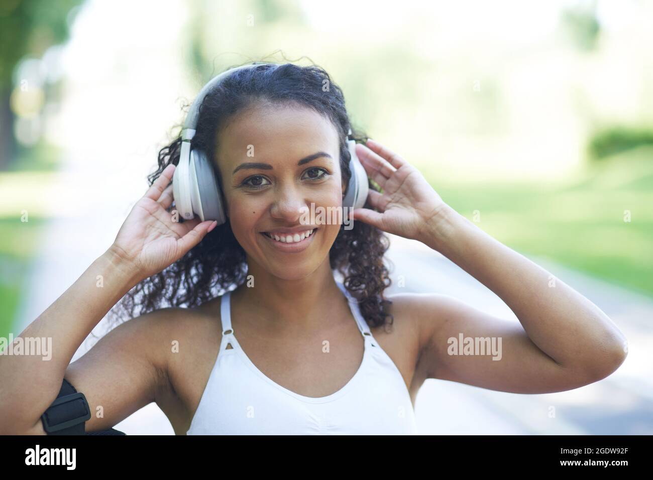 Sporty young female athlete hi-res stock photography and images - Alamy