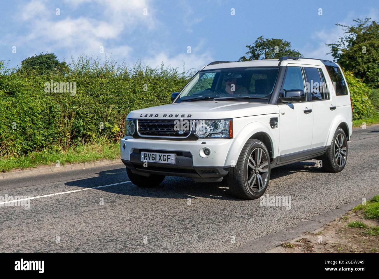 2011 Fuji White Land Rover Discovery SDV6 Landmark LE 6 speed 3.0 litre SDV6 twin-turbo diesel engine automatic, en-route to Capesthorne Hall classic July car show, Cheshire, UK Stock Photo