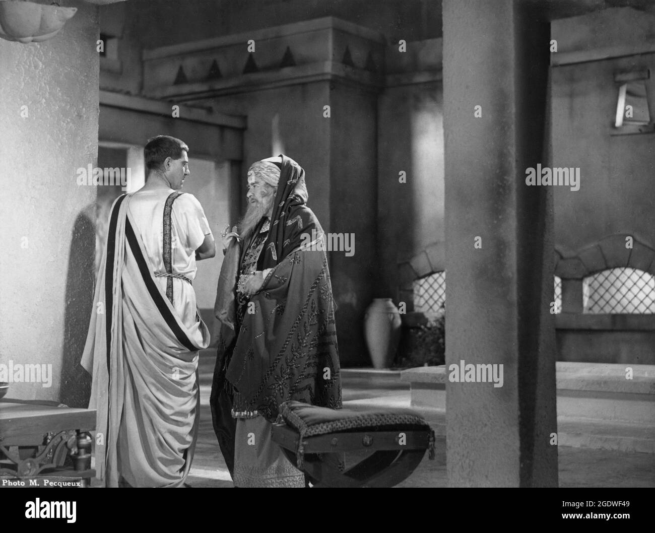 JEAN GABIN as Pontius Pilate and CHARLES GRANVAL as Caiaphas in GOLGOTHA aka BEHOLD THE MAN (in US) 1935 director / writer JULIEN DUVIVIER music Jacques Ibert production design Jean Perrier costume design Jacques-Philippe Heuze  Ichtys Film Stock Photo