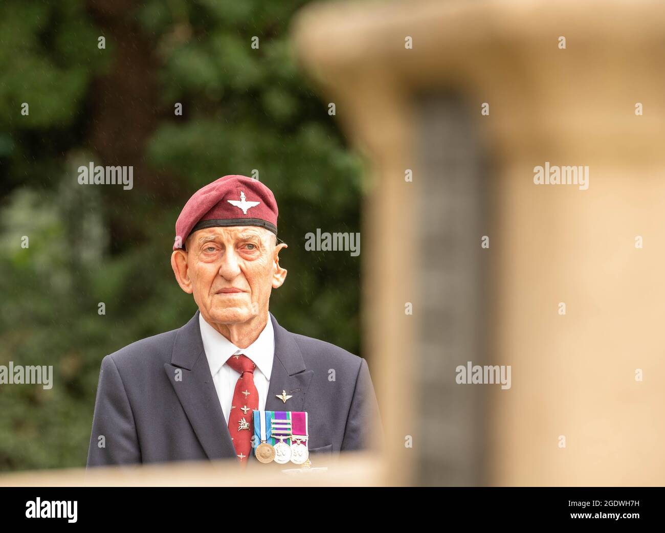 Brentwood, UK. 15th Aug, 2021. Brentwood Essex 15th August 2021 John Pinkerton, late of the Parachute Regiment, in solitary commemeration of VJ Day at the War Memorial, Brentwood Essex Credit: Ian Davidson/Alamy Live News Stock Photo