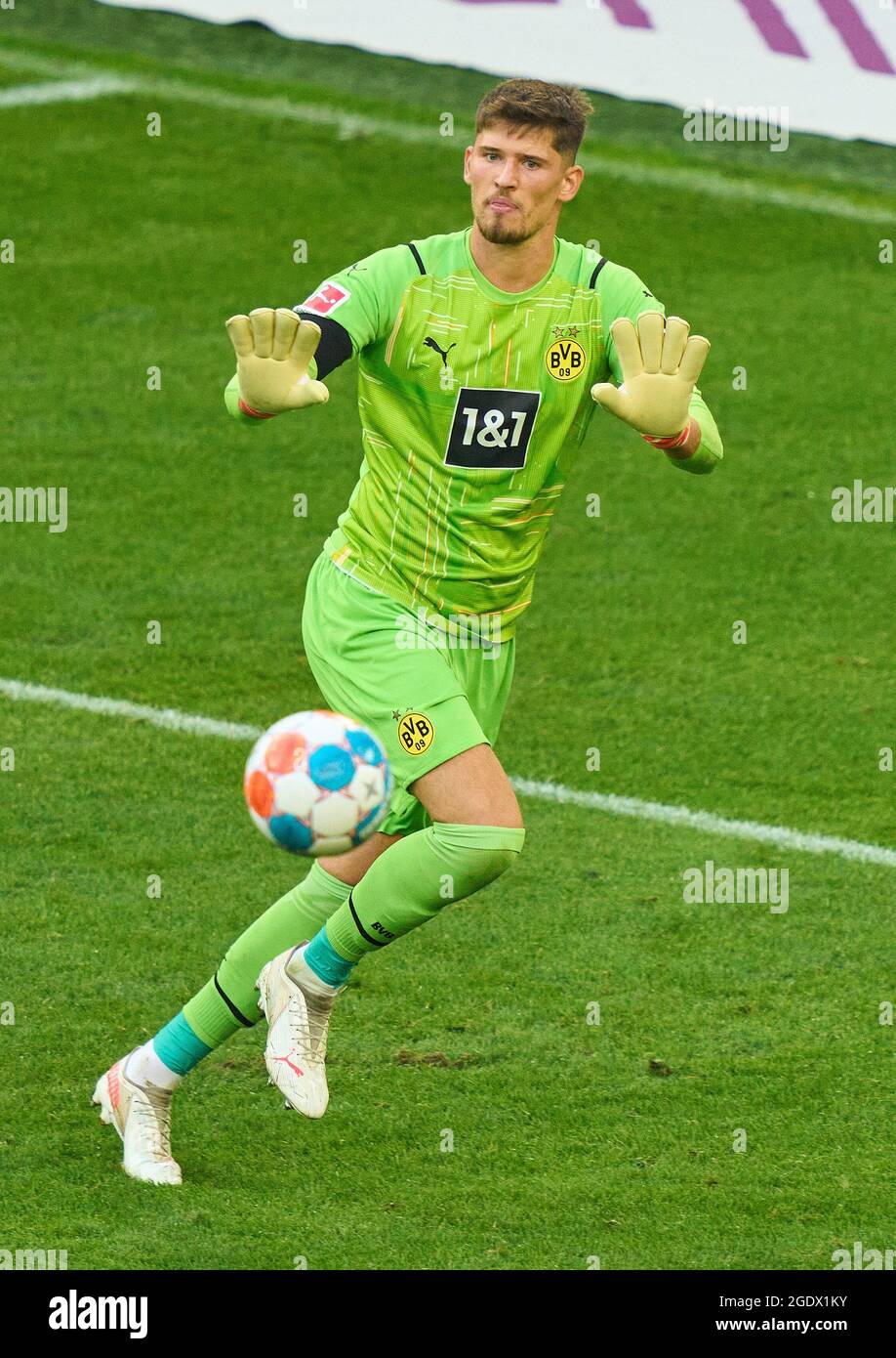 Gregor KOBEL, goalkeeper BVB Nr. 1, in the match BORUSSIA DORTMUND -  EINTRACHT FRANKFURT 5-2 1.German Football League on August 14, 2021 in  Dortmund, Germany Season 2020/2021, matchday 1, 1.Bundesliga, 1.Spieltag,  BVB, ©