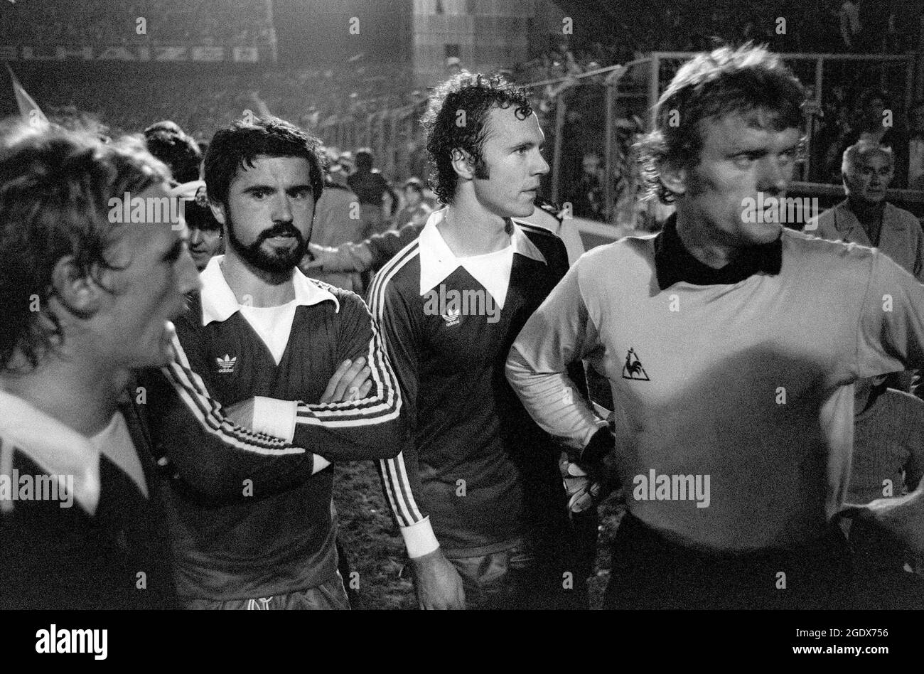 FILE PICTURE: 15th August 2021. Football legend Gerd Mueller has died at the age of 75. Football legend Gerd MUELLER died at the age of 75. Archive photo; Soccer Supercup RSC Anderlecht - FC Bayern Munich 4: 1 on 08/30/1976, disappointede Bayern players (from left) Bernd DUERNBERGER, Gerd MUELLER, Franz BECKENBAUER and Sepp MAIER, b/w recording, landscape format. Â Credit: dpa picture alliance/Alamy Live News Stock Photo