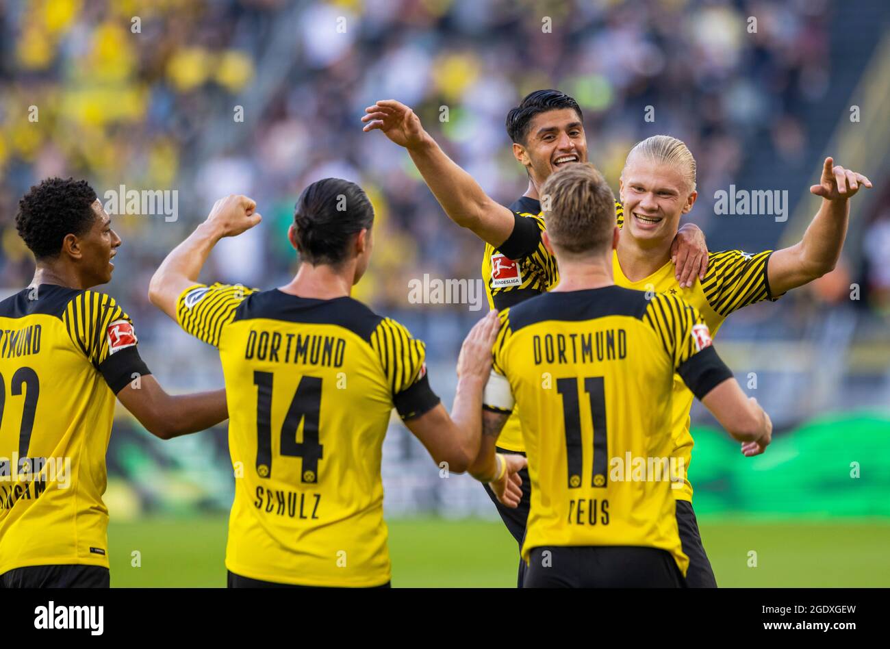 Torjubel: Jude Bellingham (BVB), Nico Schulz (BVB), Mahmoud Dahoud (BVB),  Marco Reus (BVB), Erling Haaland (BVB) Borussia Dortmund - Eintracht Frankf  Stock Photo - Alamy
