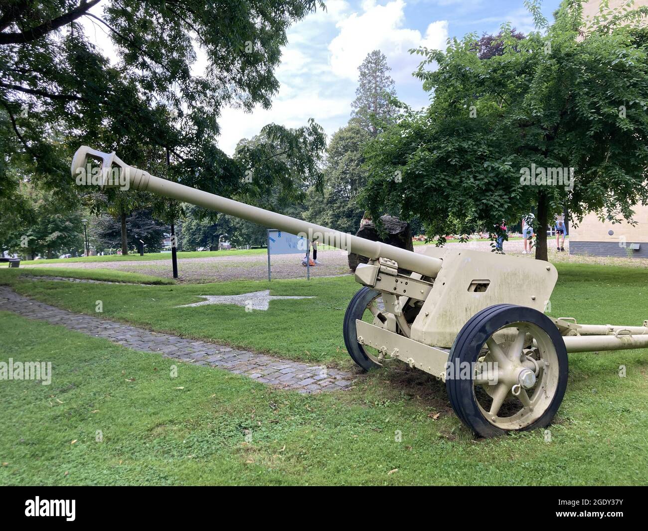 VALKENBURG, NETHERLANDS - Aug 07, 2021: A German world war 2 Pak 40, 75 mm anti-tank gun used in the final battle for Valkenburg in 1944 Stock Photo