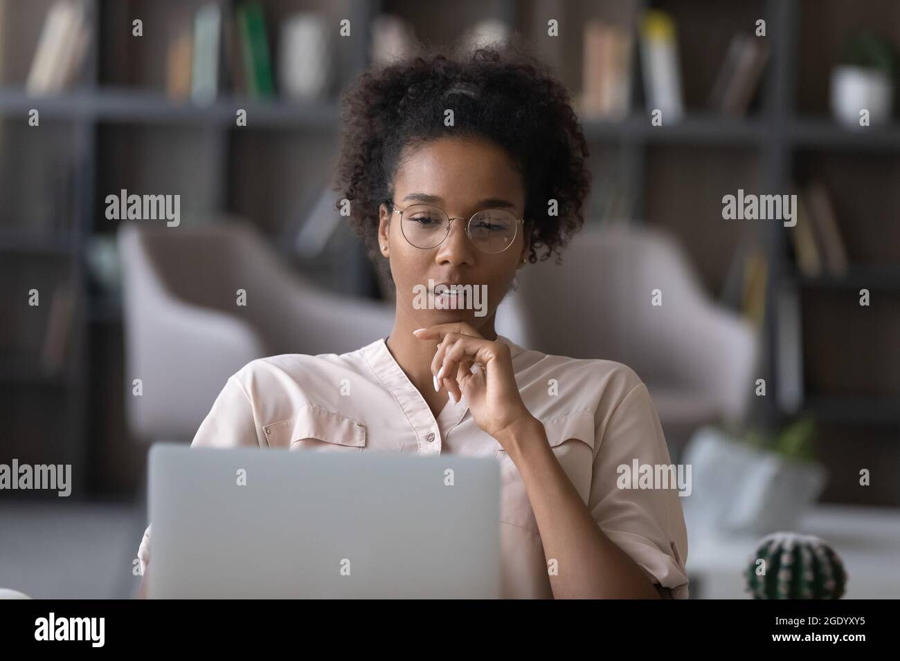 Young african woman upset online hi-res stock photography and images ...