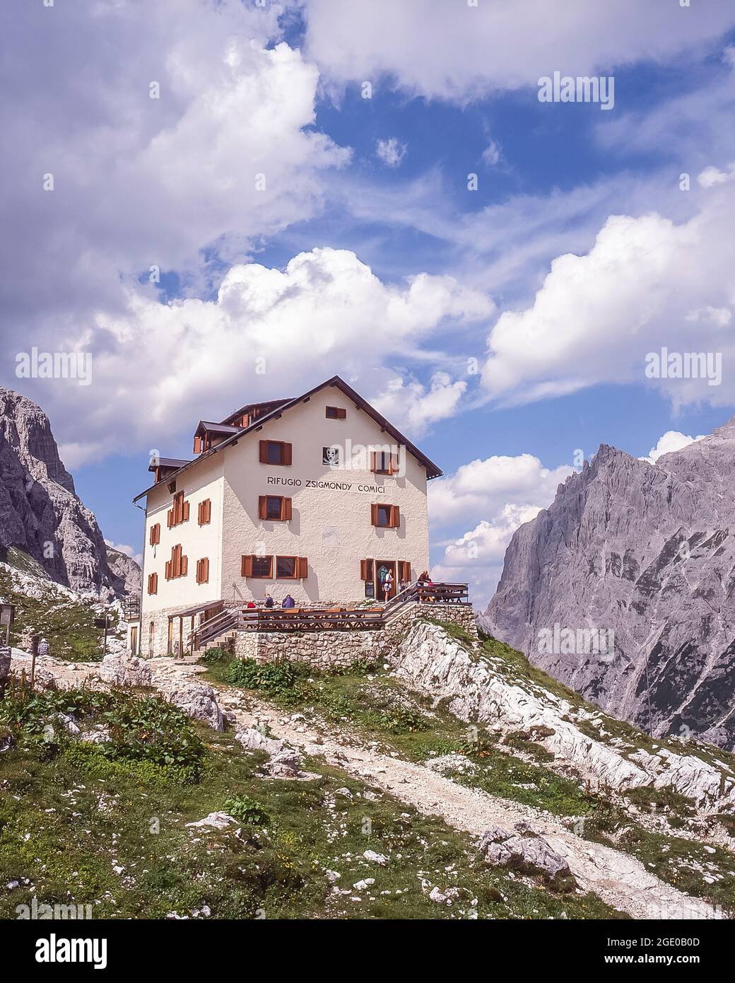 This is the Italian Alpine Club CAI owned Rifugio Comici-Zsigmondy mountain refuge  in the Sexton-Sesto Dolomites region of the Italian Dolomites, the Alto Adige of the Sud Tyrol Stock Photo