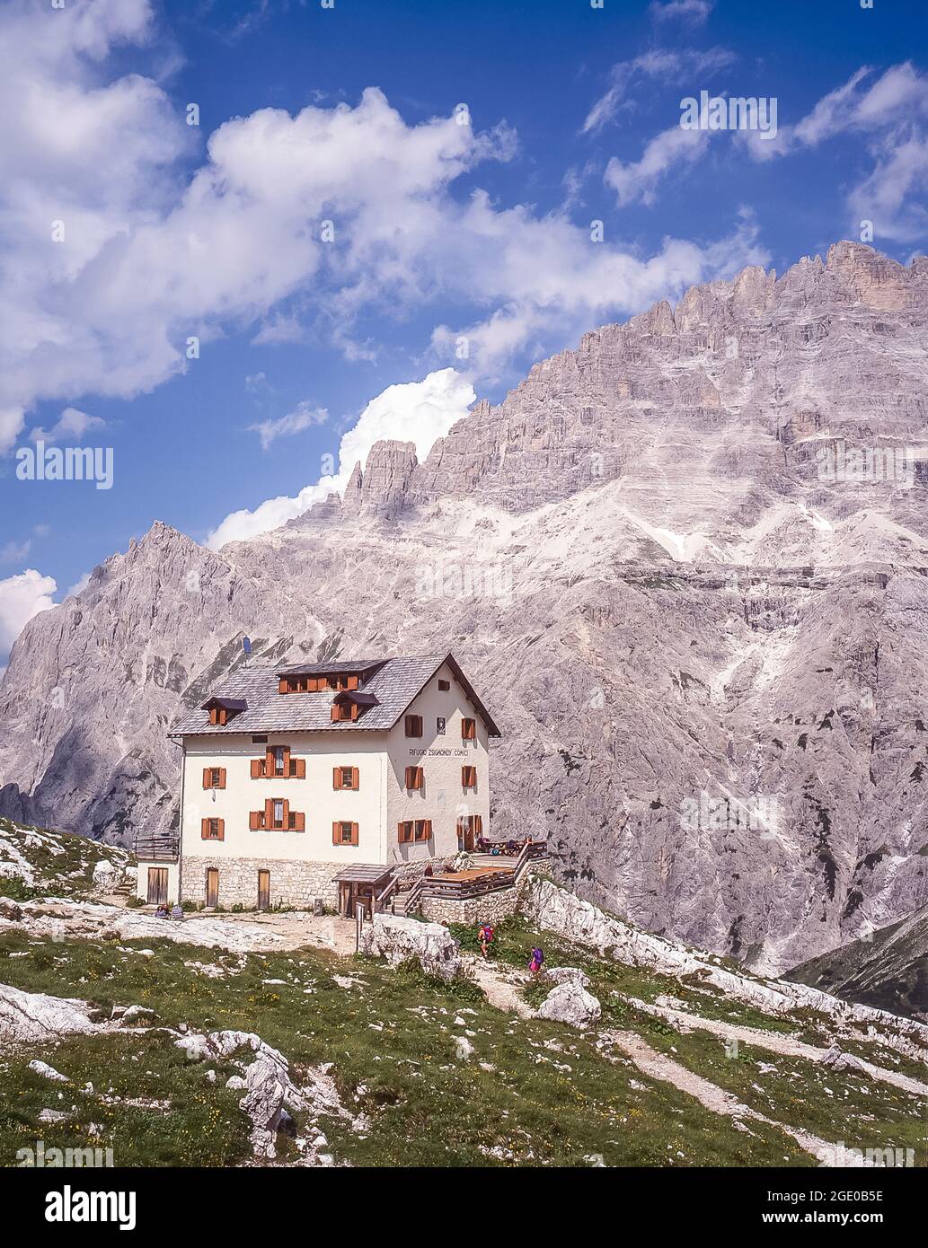 This is the Italian Alpine Club CAI owned Rifugio Comici-Zsigmondy mountain refuge with the Elferkogel peak in the Sexton-Sesto Dolomites region of the Italian Dolomites, the Alto Adige of the Sud Tyrol Stock Photo
