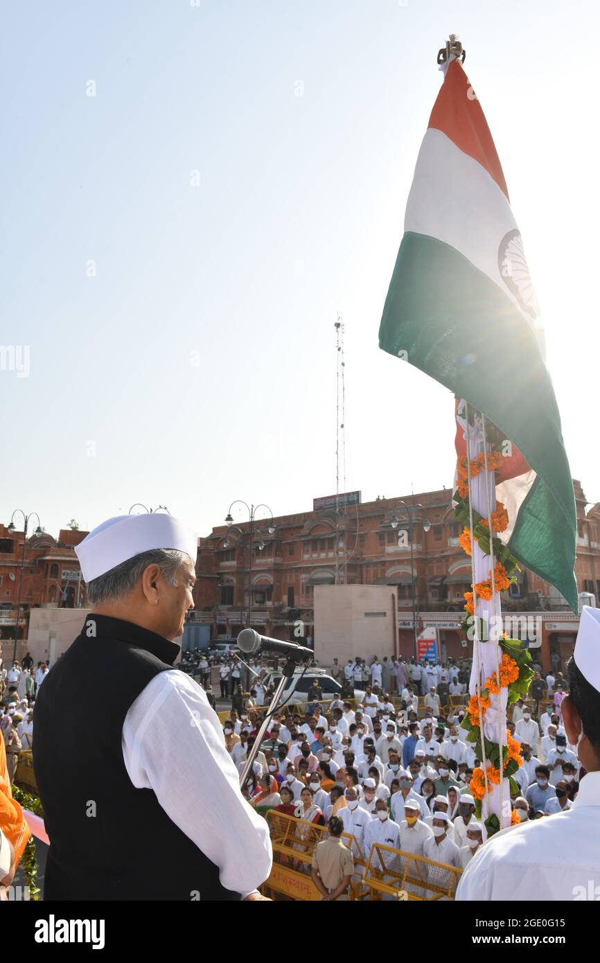 Hoisting indian national flag hires stock photography and images Alamy