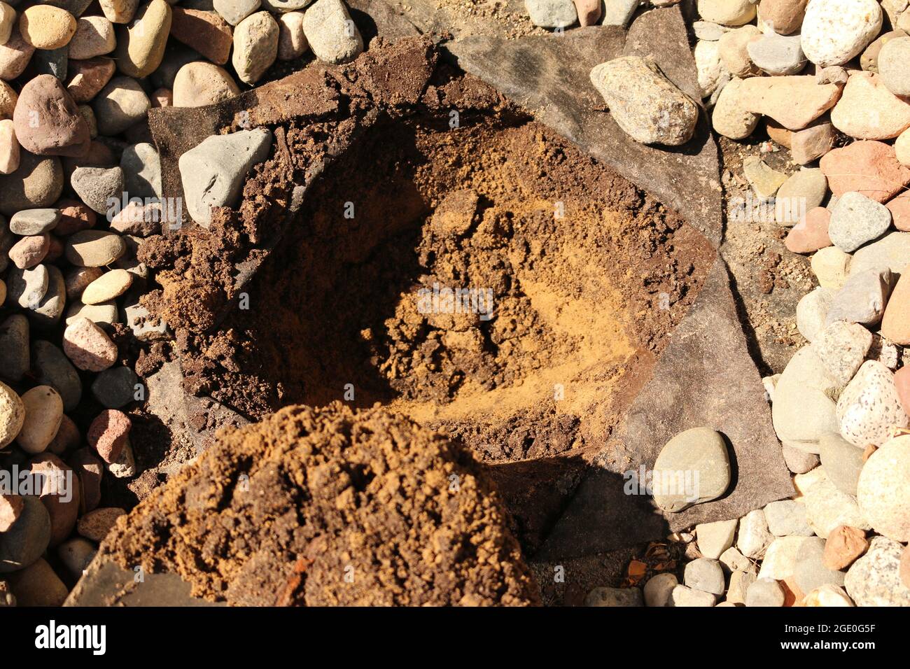 Shovel and dirt Stock Photo Alamy