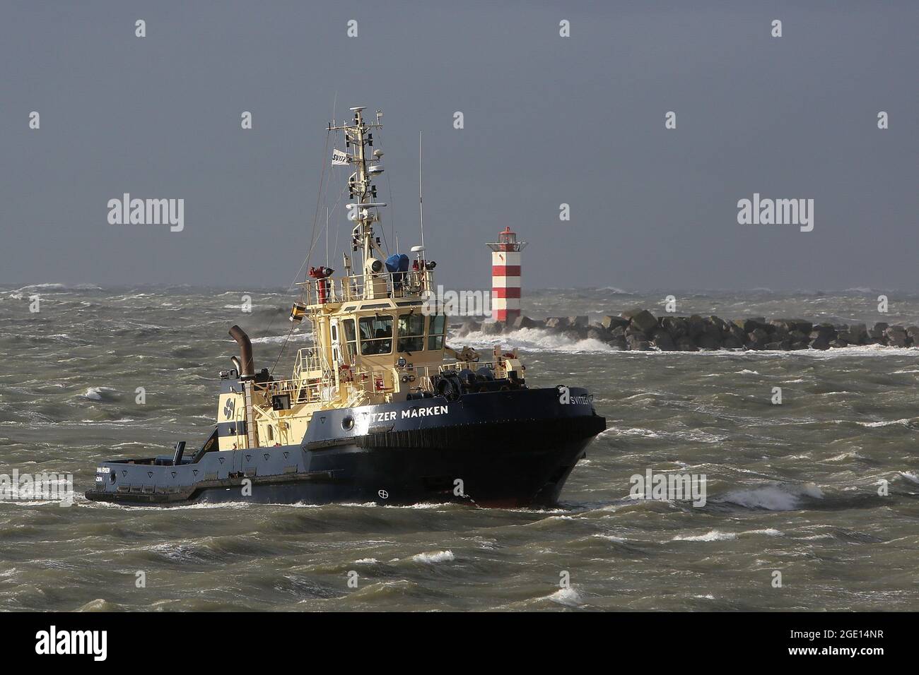 Tugboat Svitzer Marken in the Outer Harbour of IJmuiden/Netherlands during  stormy weather (28-10-2013 Stock Photo - Alamy
