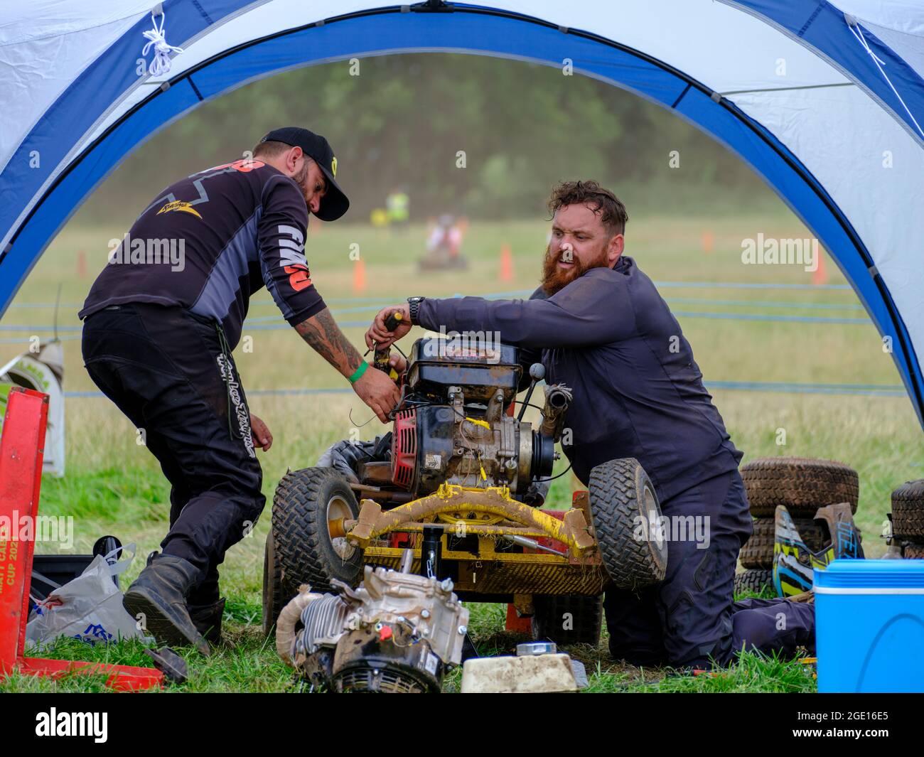 Lawn mower racing hi-res stock photography and images - Alamy