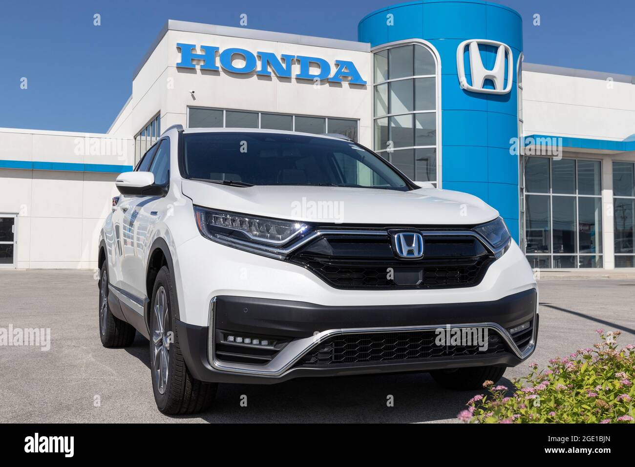 Kokomo - Circa August 2021: Honda CR-V Hybrid display. The Honda CR-V is one of the top 25 cars sold in the US every year. Stock Photo
