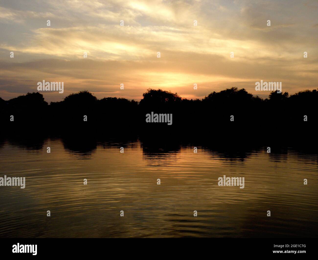 Sunset sky reflecting hi-res stock photography and images - Alamy