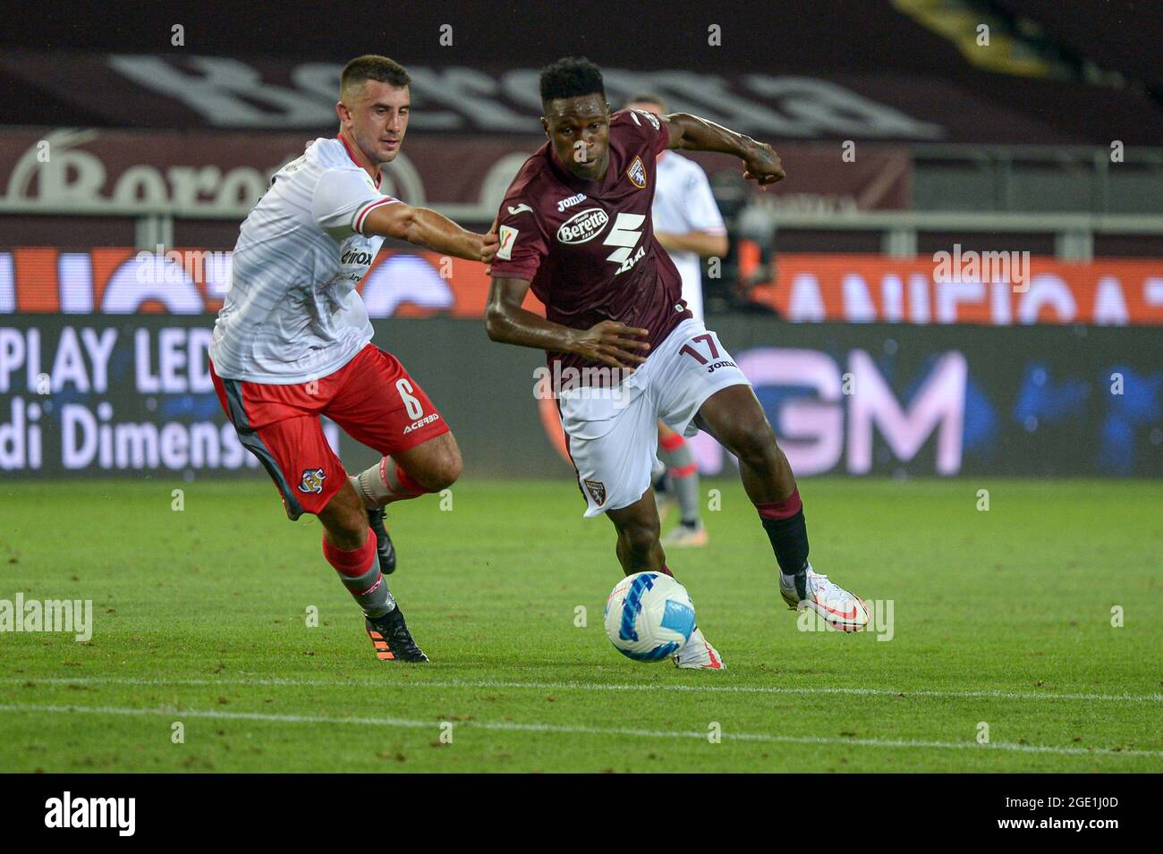 Wilfred Singo of Torino FC and Luca Ravanelli of Unione Sportiva ...