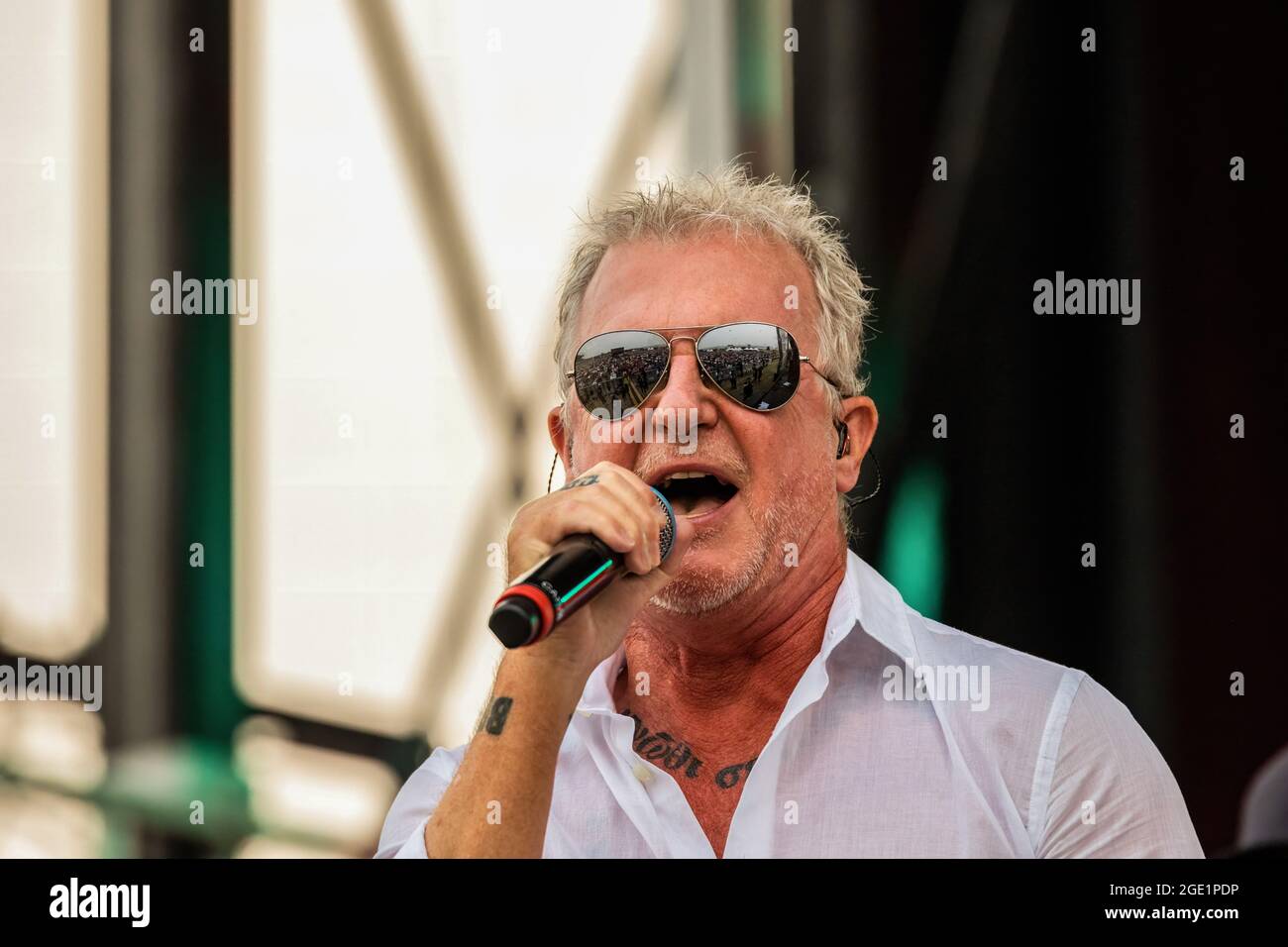 Glass tiger lead singer hires stock photography and images Alamy