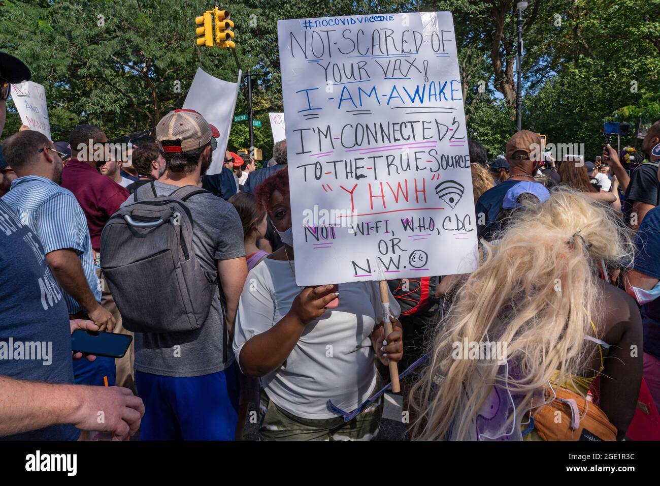 NEW YORK, NY - AUGUST 15: A woman holds a at a Republicans Rally against COVID vaccine mandates outside of Gracie Mansion on August 15, 2021 in New York City.   NYC vaccine mandate starts Monday, August 16th.   Proof of coronavirus (COVID-19) vaccination will be required to attend indoor restaurants, gyms, and entertainment venues with enforcement of the mandate to begin on September 13th. Credit: Ron Adar/Alamy Live News Stock Photo