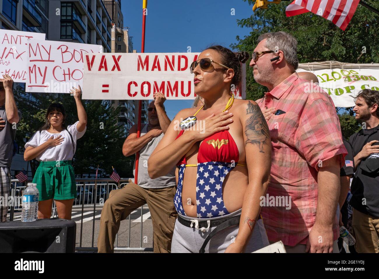 New York, United States. 15th Aug, 2021. Protesters sing the national anthem during a Republicans Rally against COVID vaccine mandates outside Gracie Mansion in New York City.NYC vaccine mandate starts Monday, August 16th; Proof of coronavirus (COVID-19) vaccination will be required to attend indoor restaurants, gyms, and entertainment venues with enforcement of the mandate to begin on September 13th. Credit: SOPA Images Limited/Alamy Live News Stock Photo