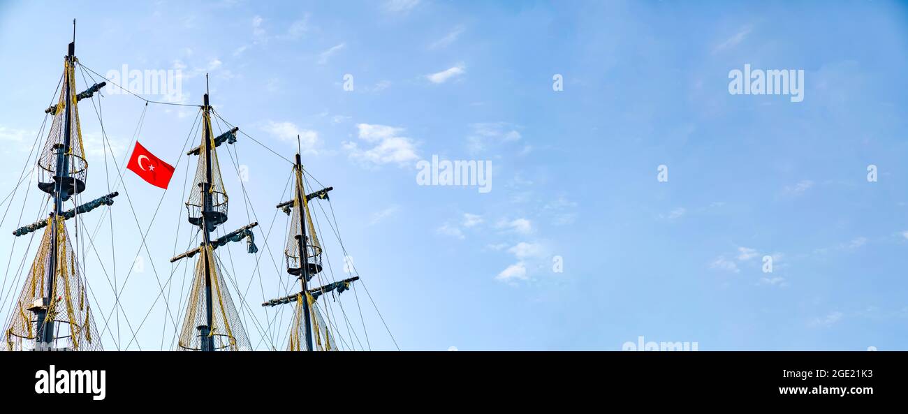 Ship mast flag hi-res stock photography and images - Alamy