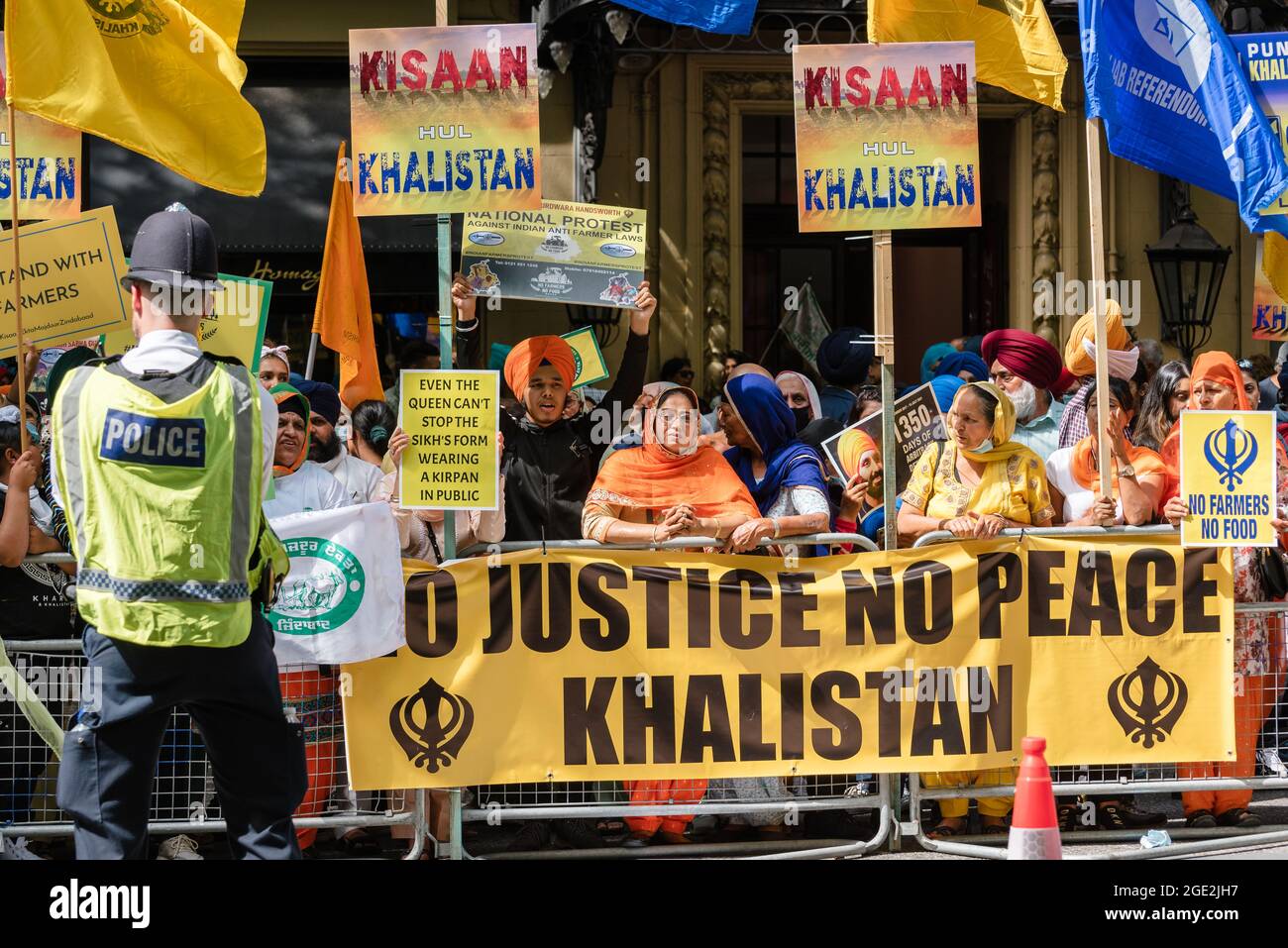 London, UK. 15 August 2021. Indian farmers protest outside India High Commission In solidarity with farmers from Punjab and across India. Stock Photo