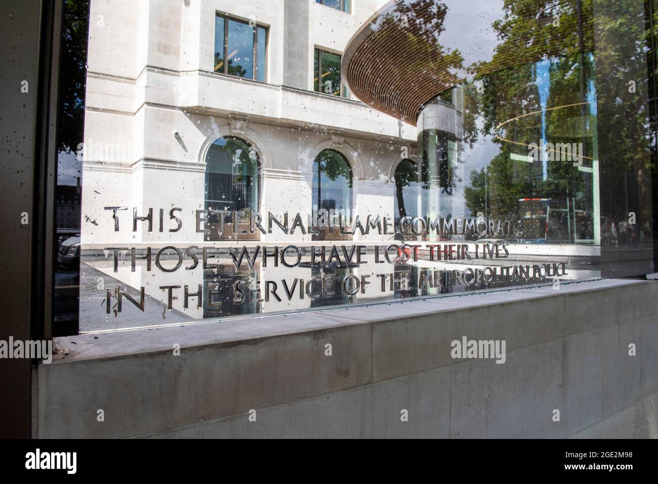 Metropolitan Police Memorial Garden at New Scotland Yard in London, England UK Stock Photo