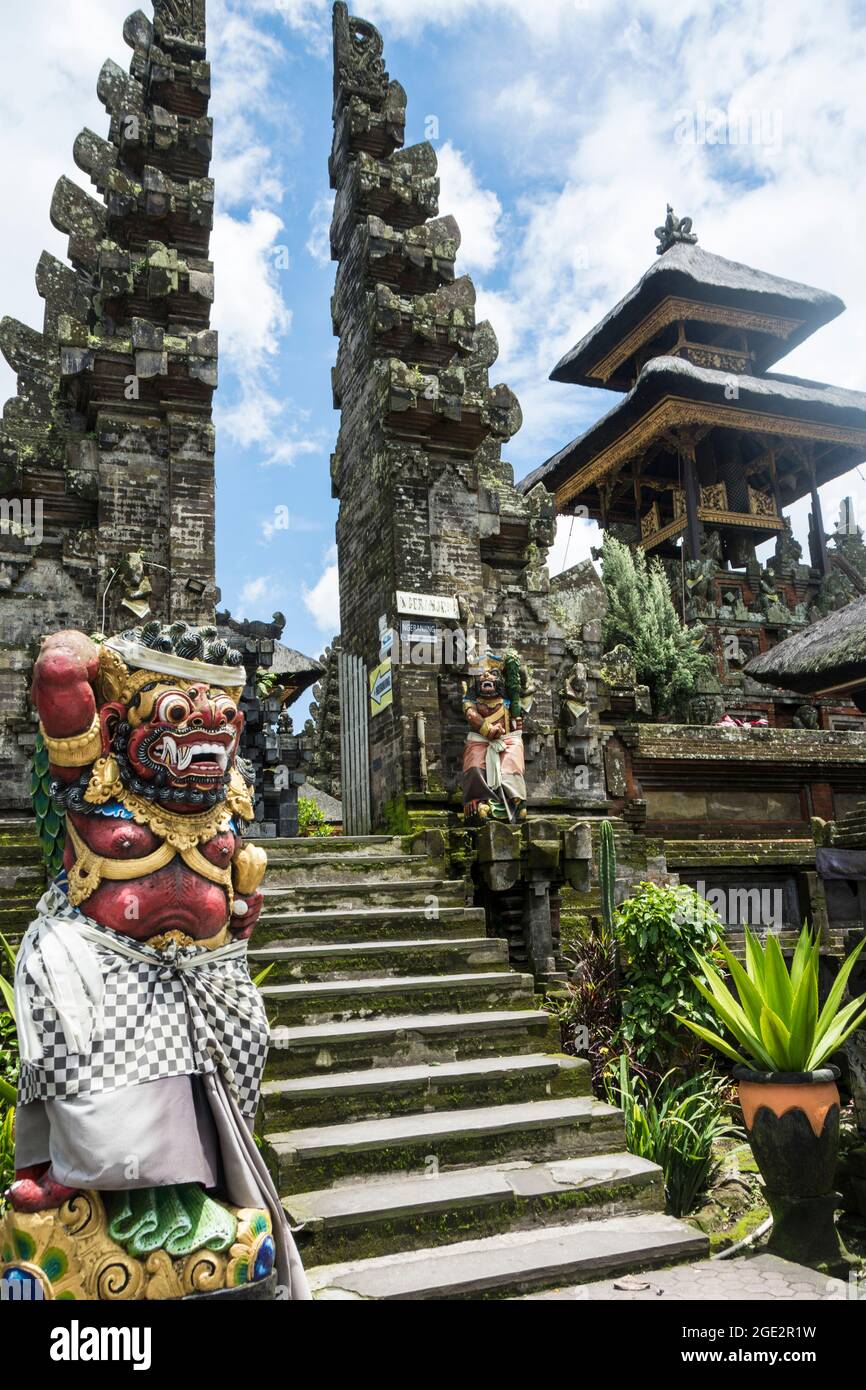Colorful temple guard guarding the entrace of the Ulun Danu Batur temple, Bali, Indonesia Stock Photo