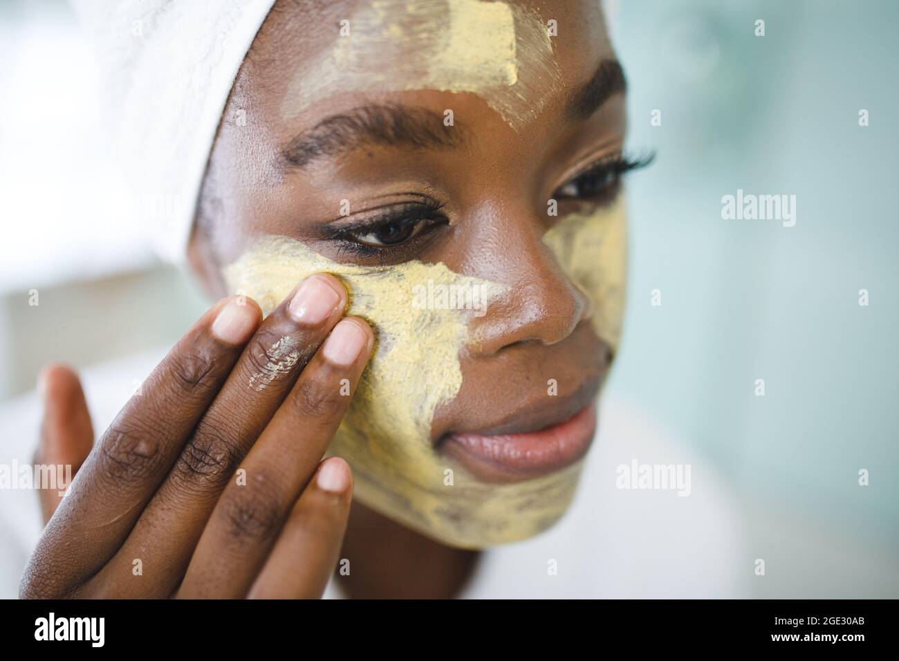 Beauty mask smiling woman hi-res stock photography and images - Alamy