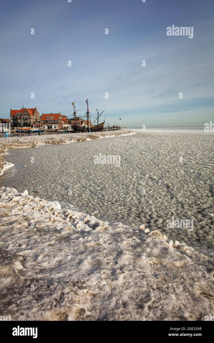 The Netherlands, Volendam, harbour, winter, frozen, frost, ice,. Markermeer. V.O.C. ship Halve Maen (English: Half Moon) from Dutch East India Company Stock Photo