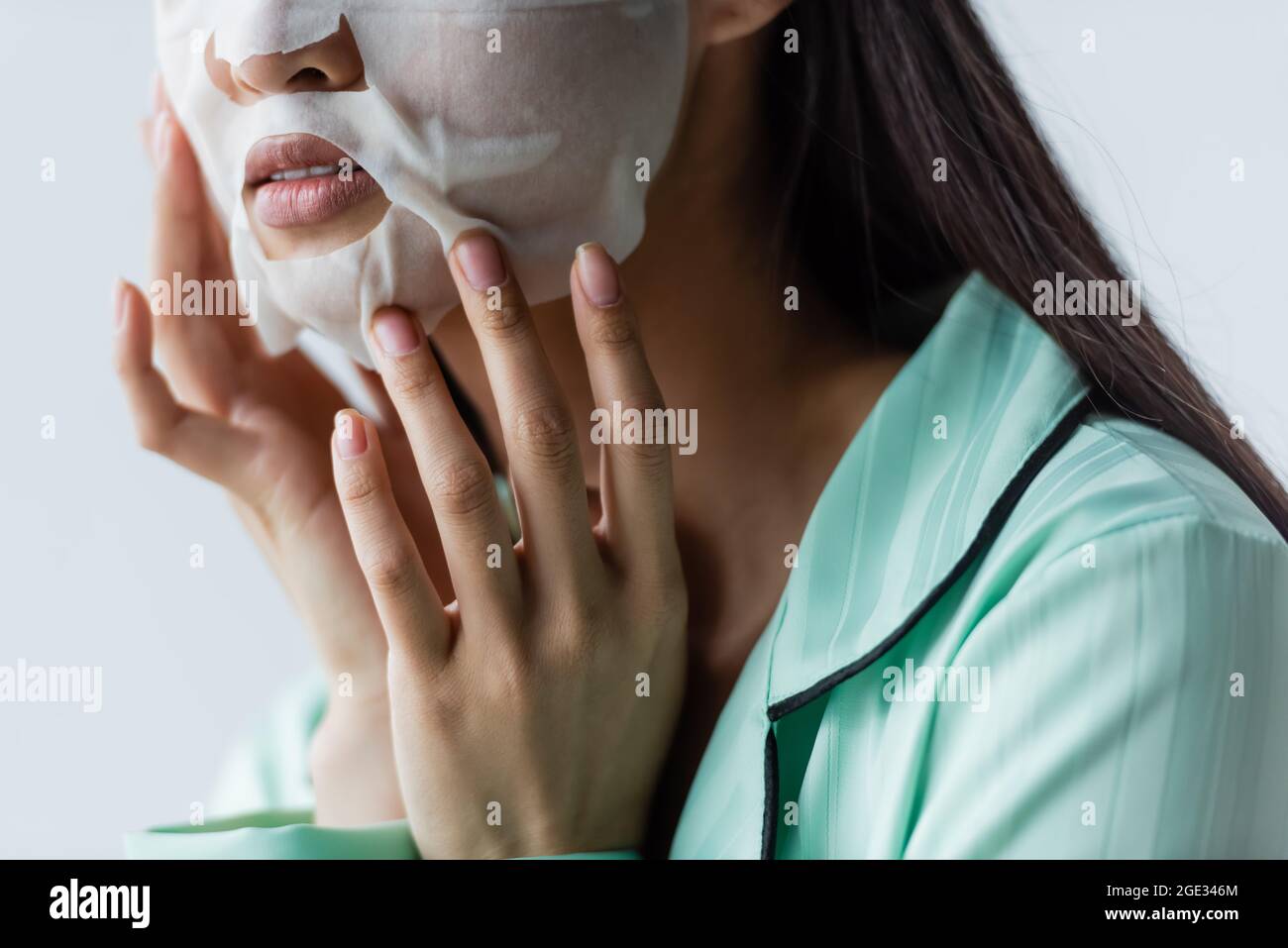 Young woman applying sheet hi-res stock photography and images - Alamy