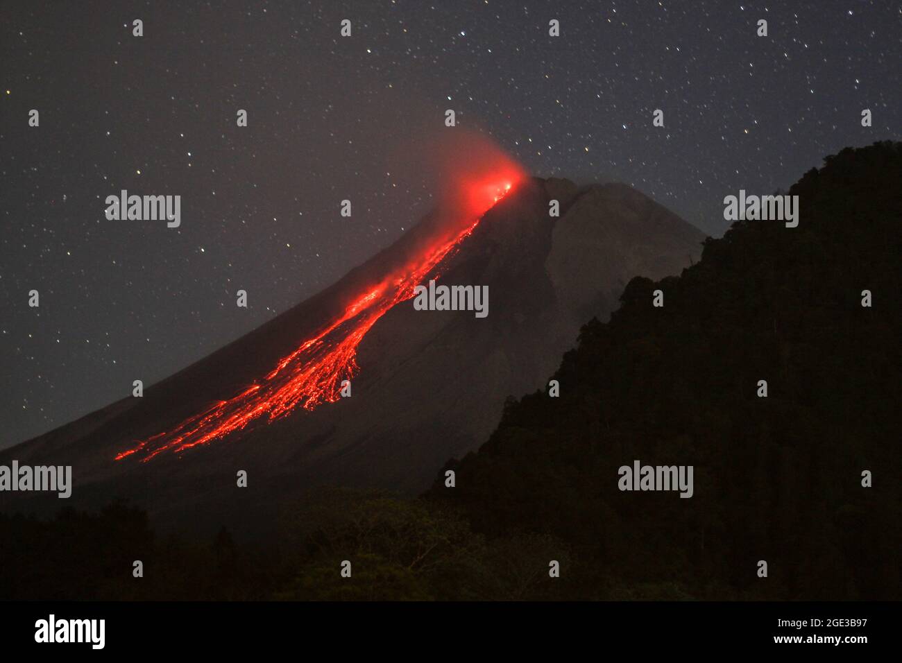 Sleman, Yogyakarta, Indonesia. 11th Aug, 2021. Mount Merapi is seen emitting hot reddish lava seen in Sleman, Yogyakarta, Indonesia, on August 11, 2021. Head of the Geological Disaster Technology Research and Development Center (BPPTKG) Hanik Humaida stated that Mount Merapi had erupted and caused 3,500 meters of hot clouds and ash rain on Monday, August 16, 2021. Mount Merapi erupted violently in 2010 and killed more than 300 people. (Credit Image: © Slamet Riyadi/ZUMA Press Wire) Stock Photo