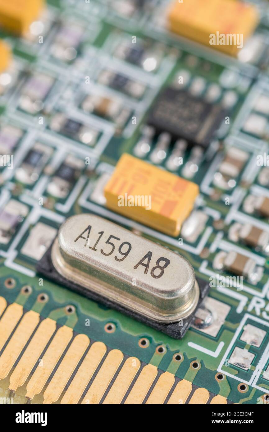 Crystal oscillator on a pcb hi-res stock photography and images - Alamy