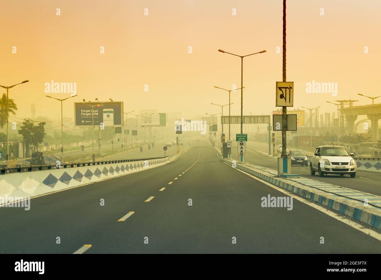 KOLKATA, WEST BENGAL , INDIA - NOVEMBER 27TH 2016 : Parama Island flyover, popularly known as Ma or Maa flyover long busy flyover. From Alipore to E.M Stock Photo