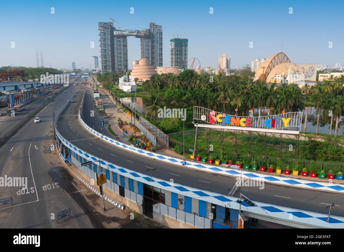 Kolkata, West Bengal,India- January 1st 2016 : Ma or Maa flyover, is a 4.5 kilometer long flyover in Kolkata.. From Alipore to Eastern Metropolitan By Stock Photo