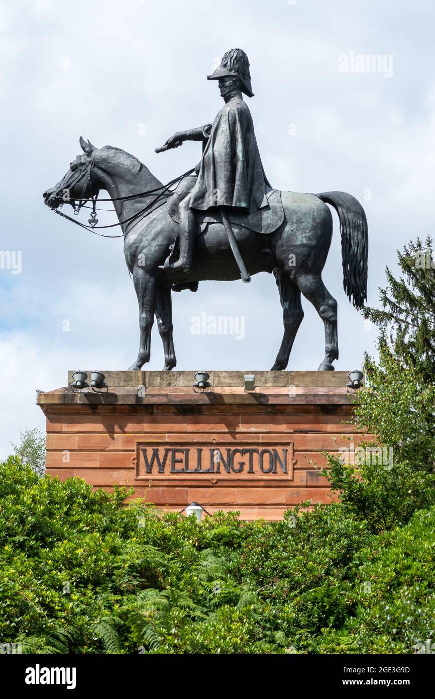Equestrian statue of the Duke of Wellington on his horse Copenhagen, huge bronze statue in Aldershot, Hampshire, UK Stock Photo