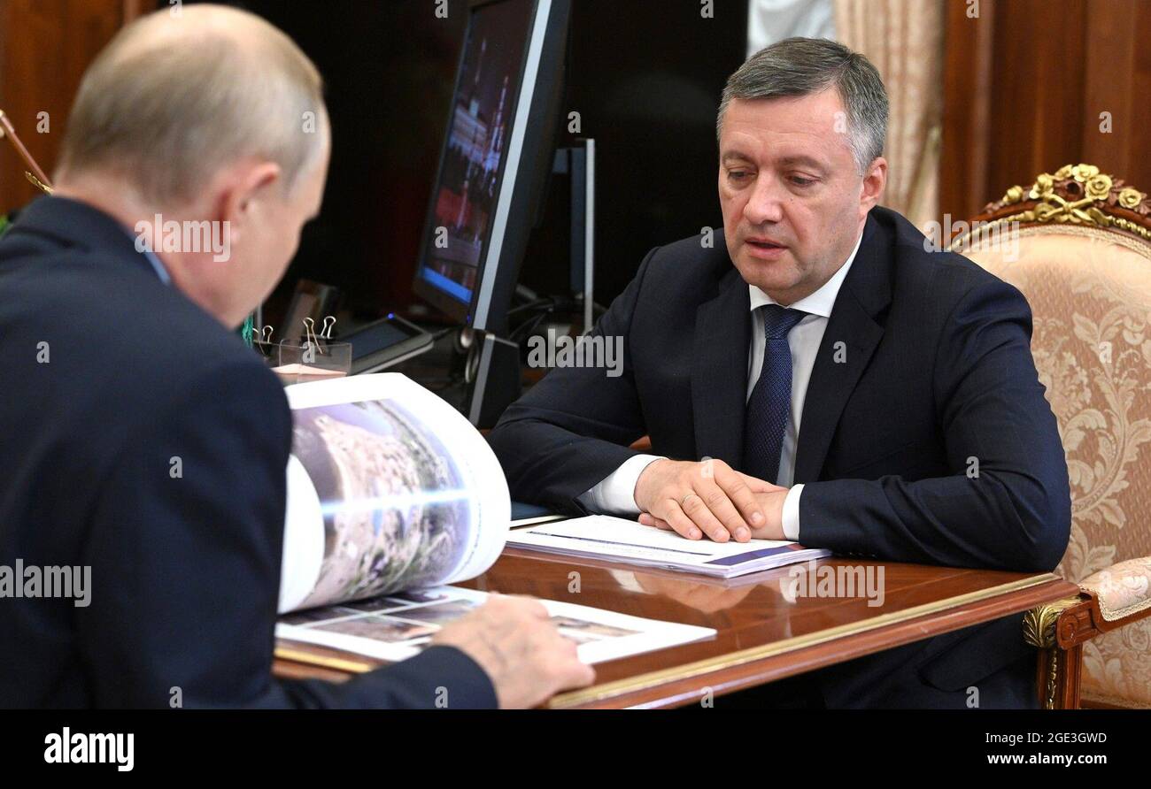 August 16, 2021. - Russia, Moscow. - Russian President Vladimir Putin (left) and Governor of Russia's Irkutsk Region Igor Kobzev during a meeting at Moscow's Kremlin. Stock Photo
