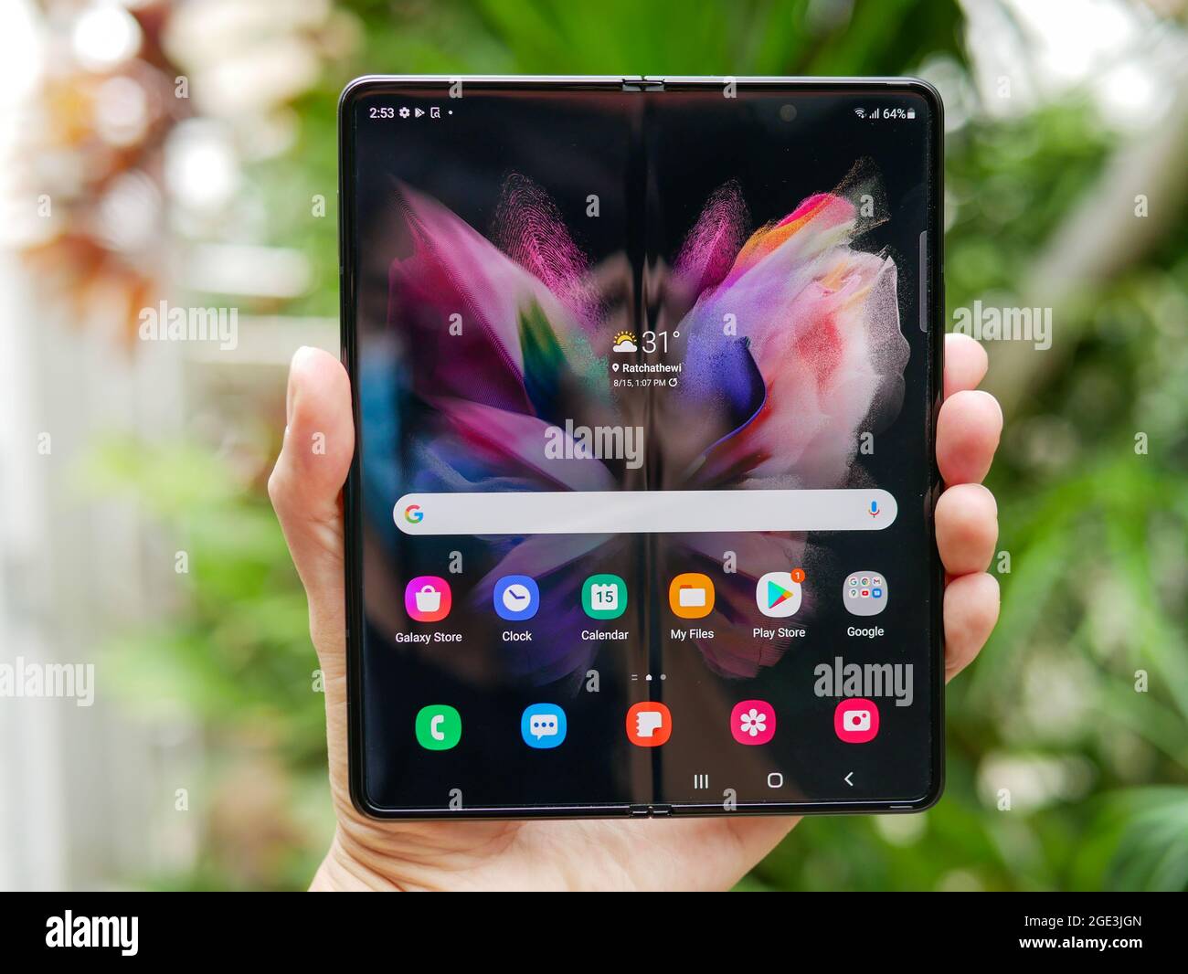 Bangkok Thailand August 11 21 Samsung Officially Launches The Latest Foldable Flagship Smartphone The Samsung Galaxy Flip 3 Stock Photo Alamy