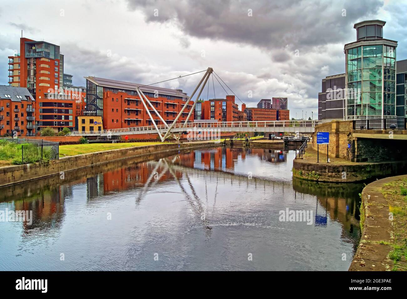 UK, West Yorkshire, Royal Armouries Museum at Leeds Dock with Aire and Calder Navigation and Knights Way Bridge. Stock Photo