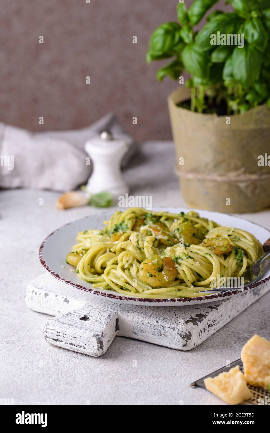 Delicious Italian pasta with spinach Stock Photo - Alamy