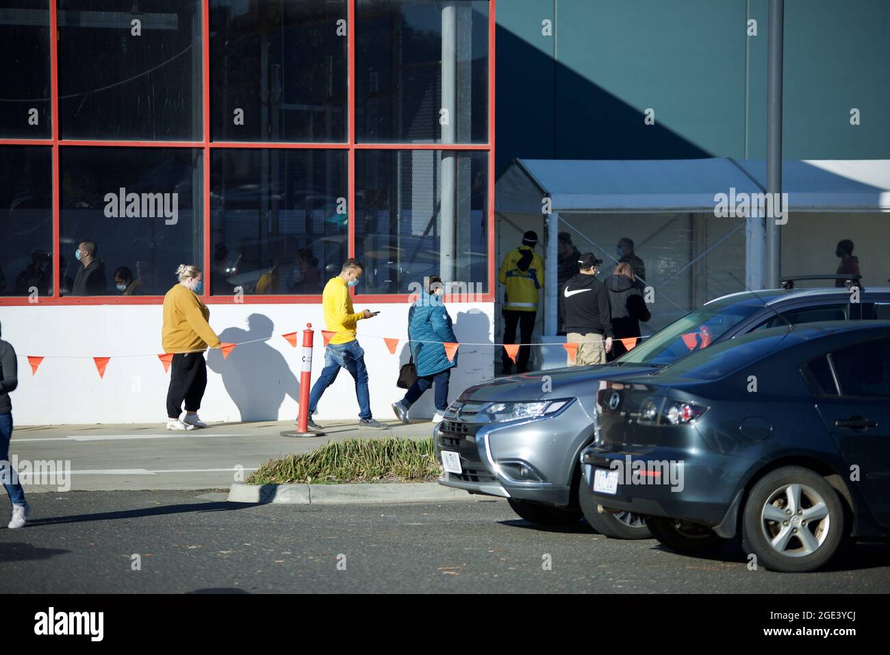 Covid 19 queue australia doctor hi-res stock photography and images - Alamy