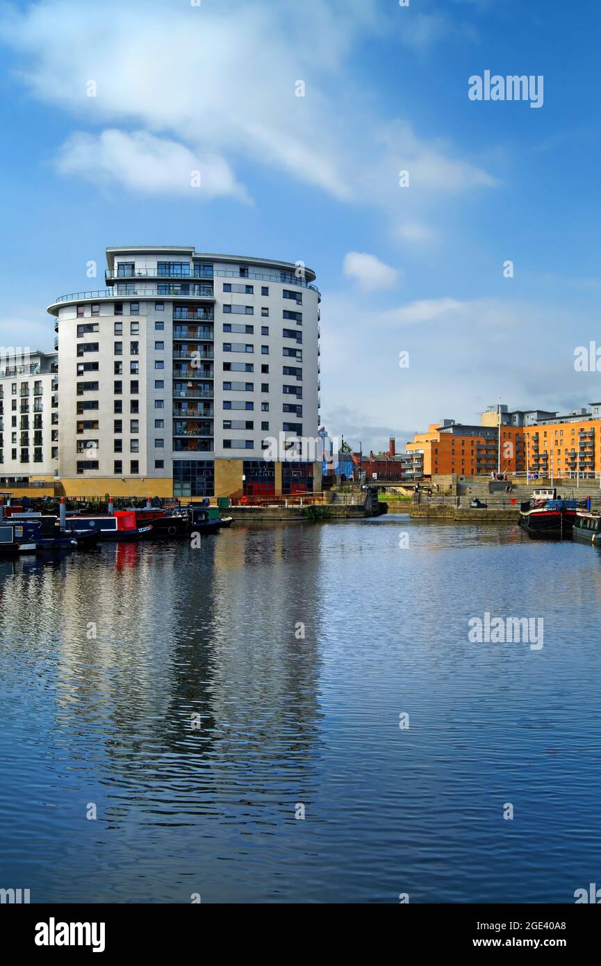 UK, West Yorkshire, Apartments and Offices at Leeds Dock Stock Photo