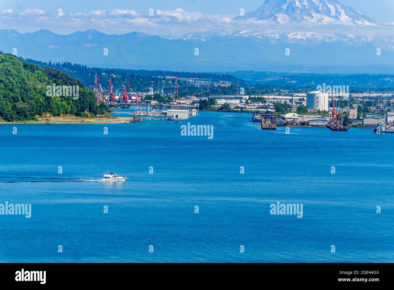 Mount Rainier towers over the Port of Tacoma Stock Photo - Alamy