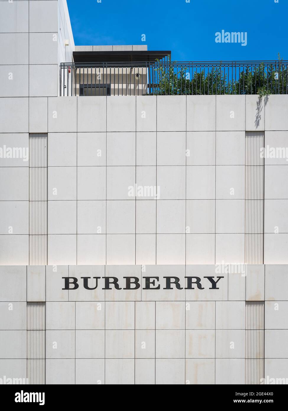 Beverly Hills, CA / USA - May 4, 2018: Iconic Burberry store name high on  white tile exterior invites shoppers to British luxury, fashion & beauty  Stock Photo - Alamy