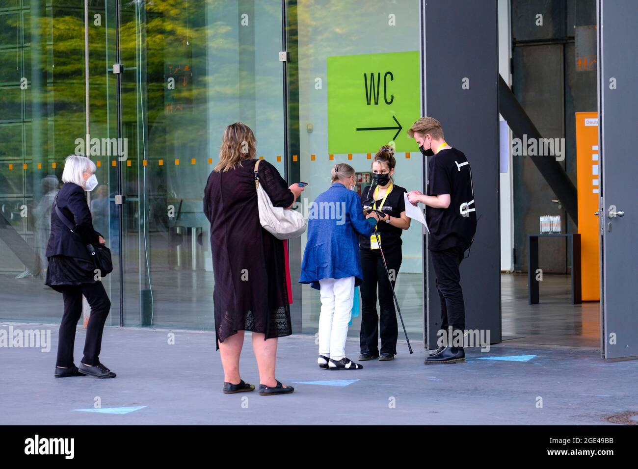 DEU, Deutschland, Nordrhein-Westfalen, Ruhrgebiet, Bochum, 15.08.2021: Neustart des Kulturbetriebes in Corona-Zeiten bei der Ruhrtriennale in Bochum a Stock Photo
